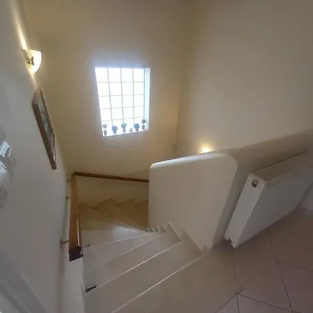 μεζονετα θμκ Apartman Flámbouras